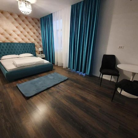Garsonierre Central Luxury Targu Jiu Exterior photo