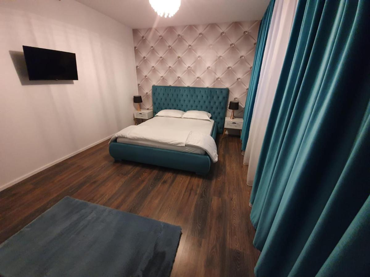 Garsonierre Central Luxury Targu Jiu Exterior photo